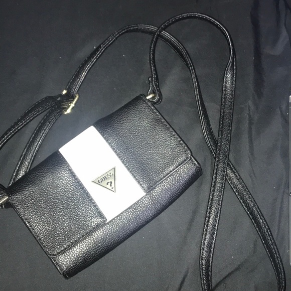 Guess purse cross body - Picture 1 of 2